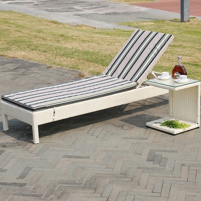 Outdoor Leisure Anyaman Sun Lounger Bed Rotan Chaise Lounge Chair Untuk Kolam Renang Pantai
