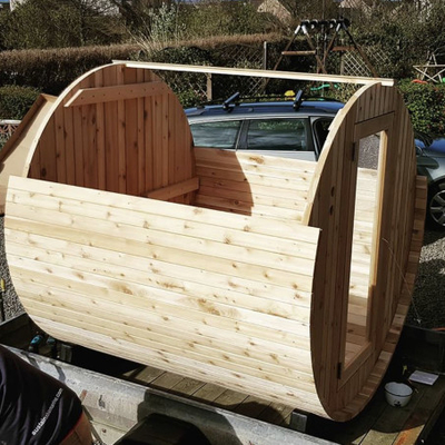 Ruang Sauna Barel Bulat Uap Luar Ruangan 6 Orang Rumah Sauna Cedar Barrel Merah Untuk Keluarga